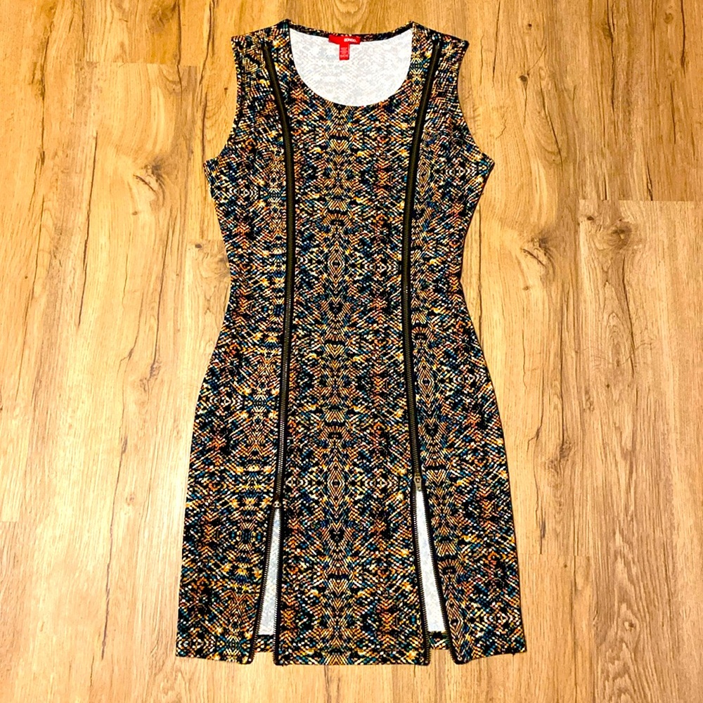 NWOT Bodycon dress w/working zippers from shoulder to hem. P2P 16 to 18”
